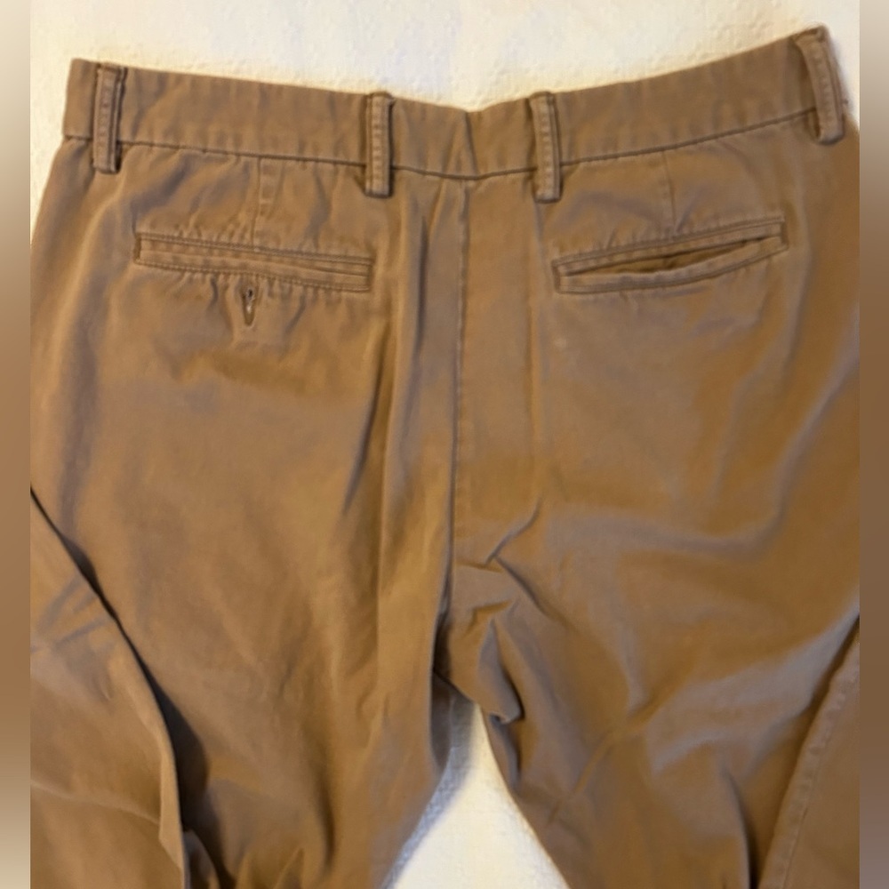 Old Navy Men's Khaki Chinos
33/32 - Picture 3 of 4